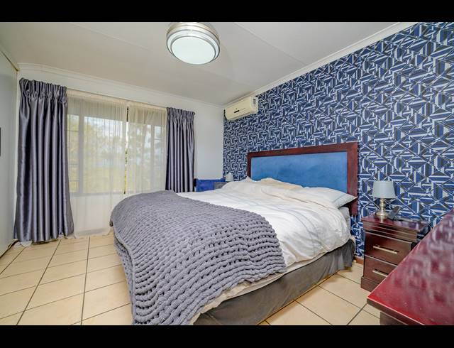3 BEDROOM SIMPLEX FOR SALE IN COWIES HILL